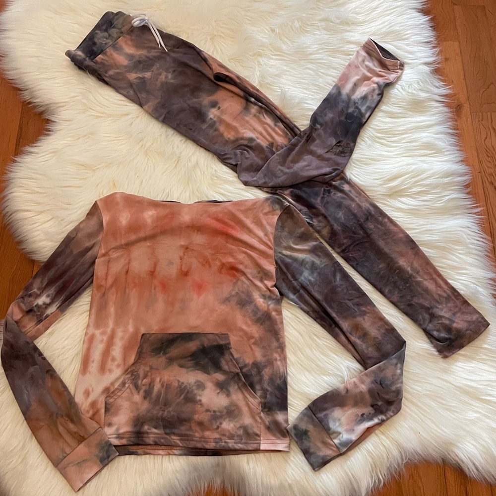 Tie-dye lounging outfit multicolor